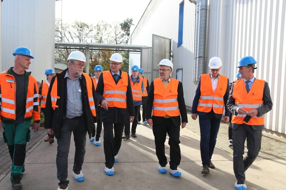 Bild 03 AEV Ministerbesuch 111122-980x653.